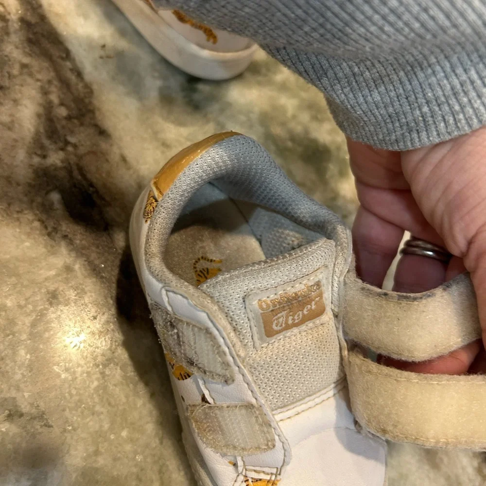 Onitsuka Tiger by Asics lawnship PS have wear baby size 5